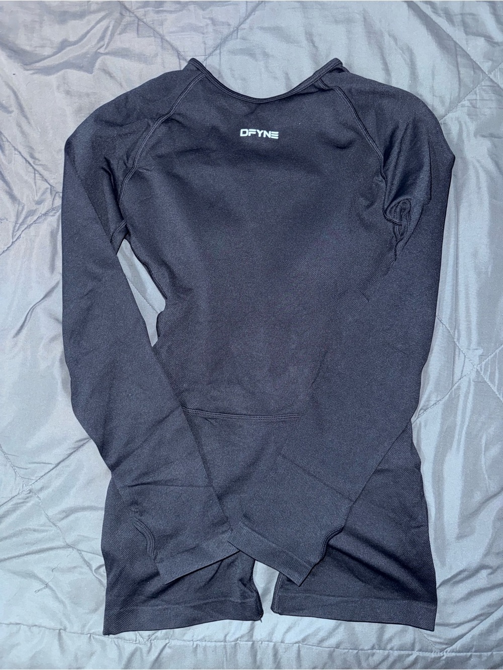 DFYNE Women's Black Long-Sleeve Crew Performance Sweater